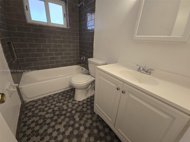 Building Photo - 4830 SW 27th Ave