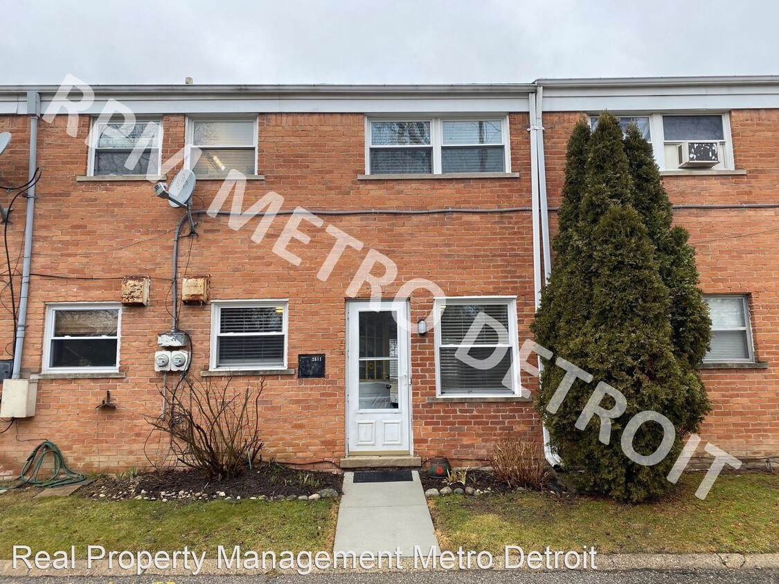 Primary Photo - 2 br, 1 bath House - 2811 W 13 Mile Rd Unit 2