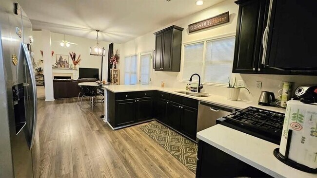 Foto del edificio - 997 Summer Forest Dr