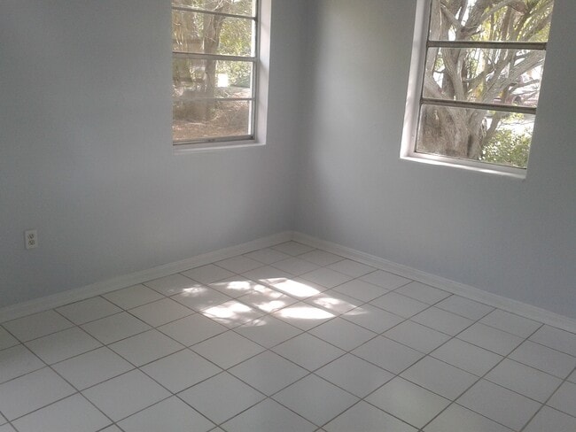Foto del edificio - 6835 Blind Pass Rd