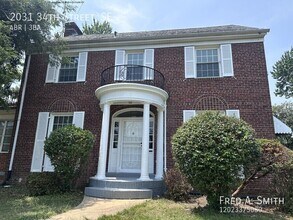 Building Photo - 2031 34th St SE