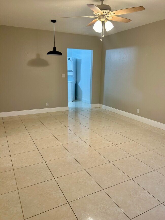 Foto del edificio - 4105 Woodside Dr