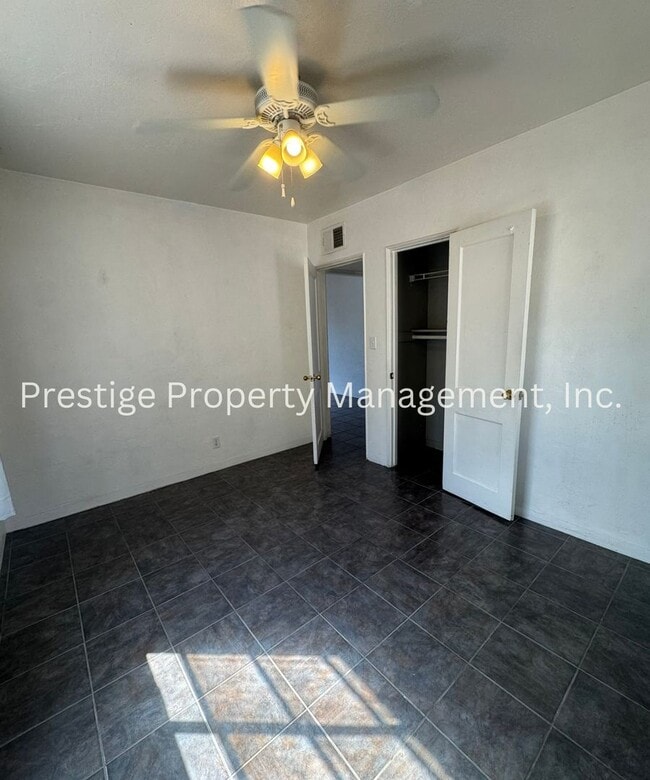 Building Photo - Tucson's Hidden Treasure!!