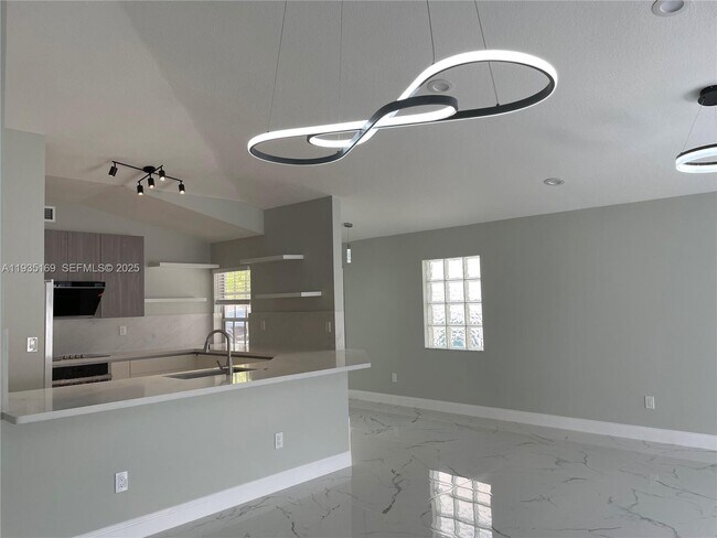 Foto del edificio - 1775 NW 166th Ave