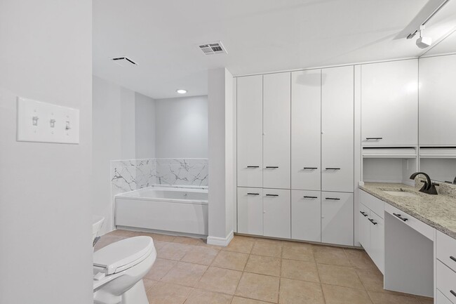Building Photo - Beautiful sub penthouse in Downtown Tulsa!