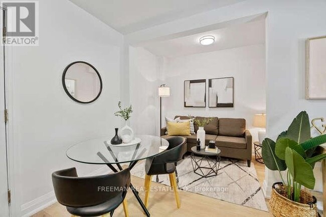 Building Photo - 134 Carlton St.