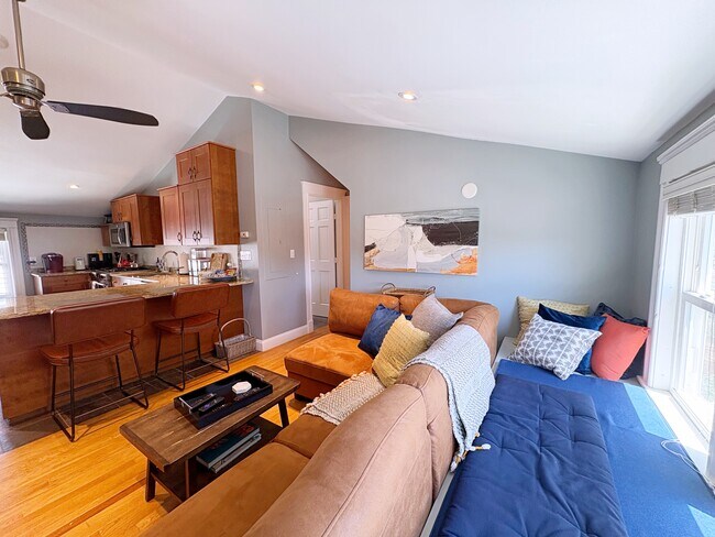 Foto del edificio - 247 Savin Hill Ave
