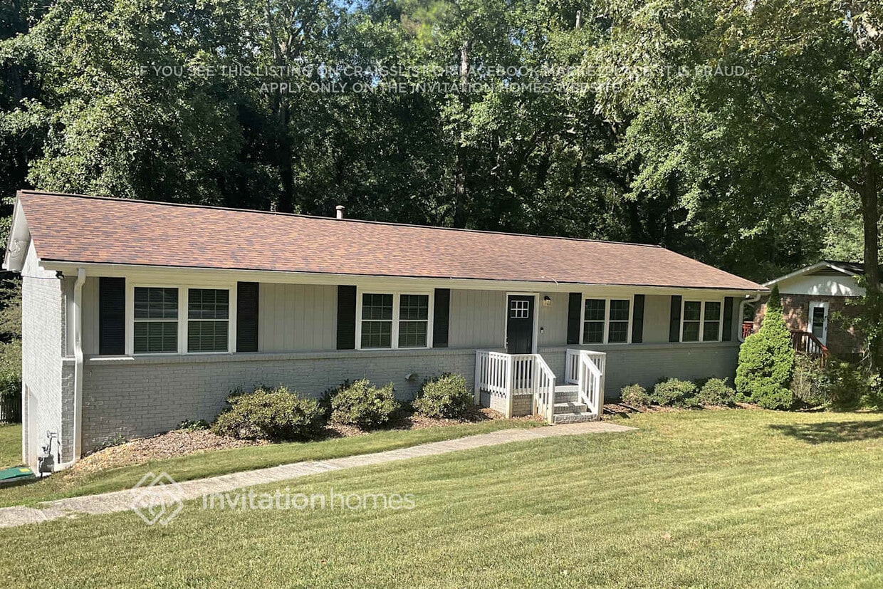Primary Photo - 3782 Lake Dr SE