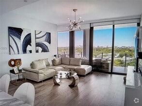 Building Photo - 2831 S Bayshore Dr