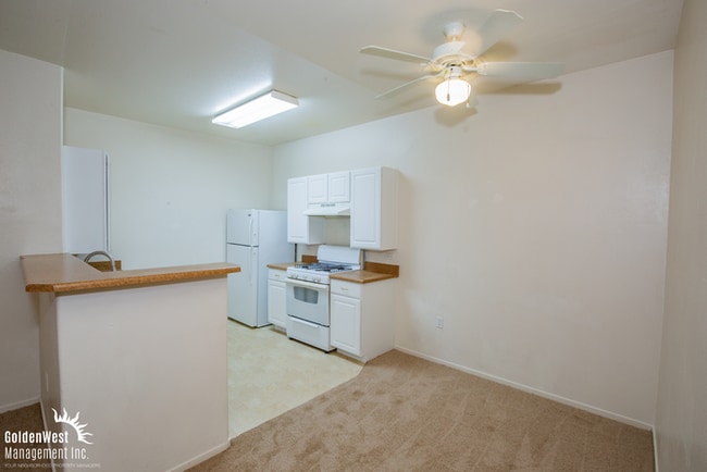 Building Photo - Lovely 1Bdm 1Ba Gated Condo in the Heart of Providence Area!
