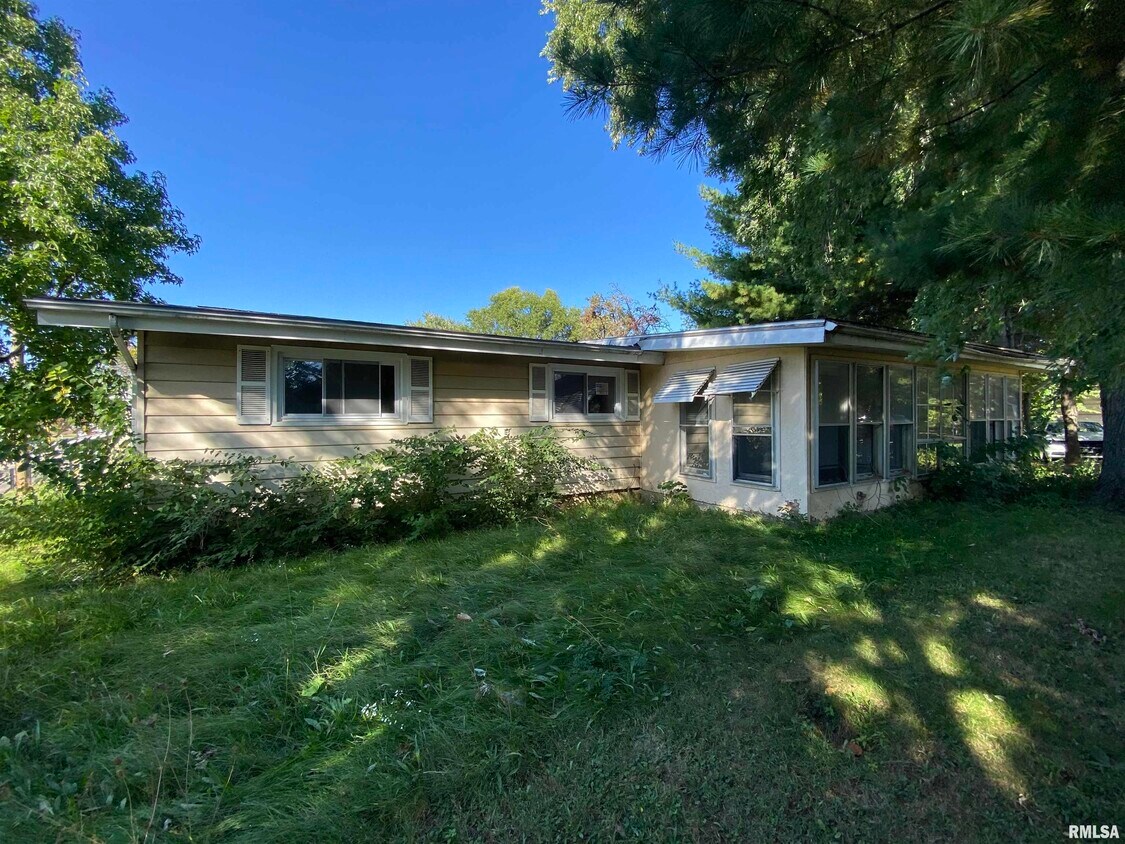Foto principal - 1804 N University St