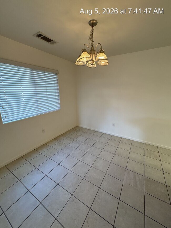 Foto del edificio - 2542-2548 West Lark Avenue