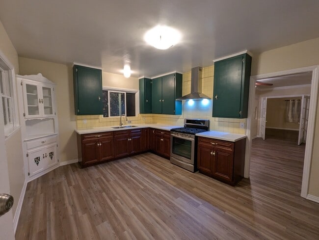 Building Photo - 1011 W 65th St