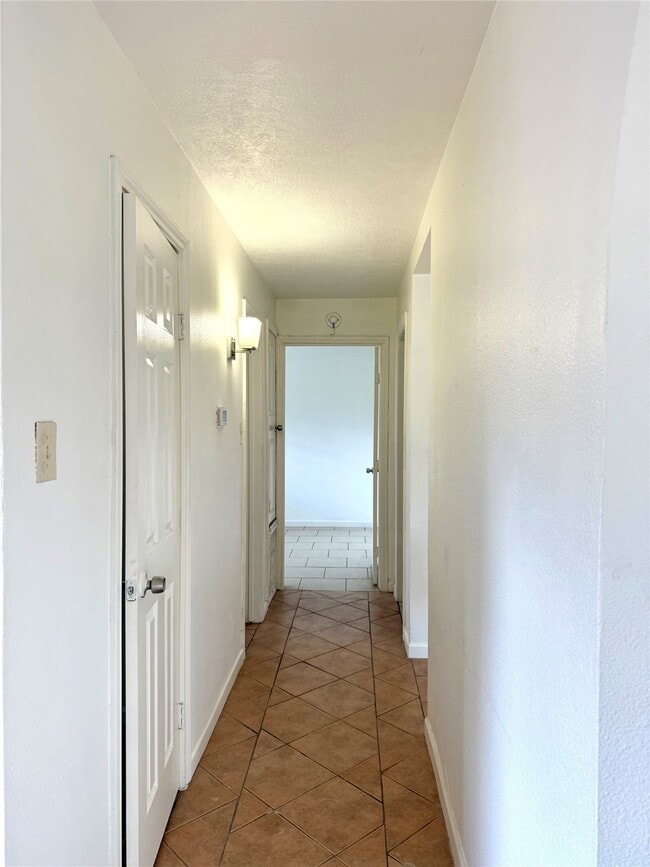 Foto del edificio - 9350 Guywood St