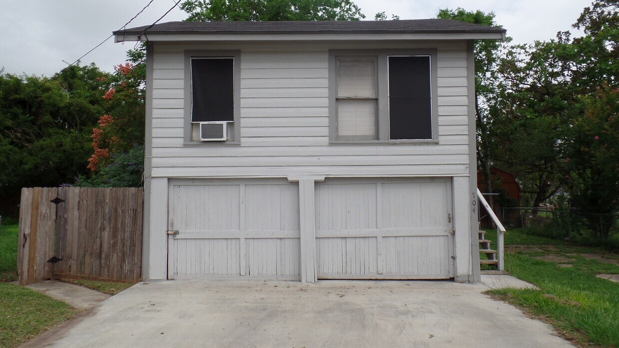 Building Photo - 704 E. Guadalupe
