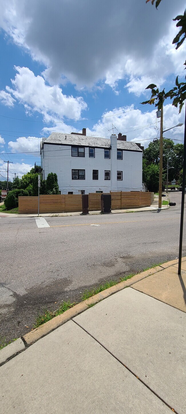 Side of the building, additional entrance for all units in building. - 5658 Ogontz Ave