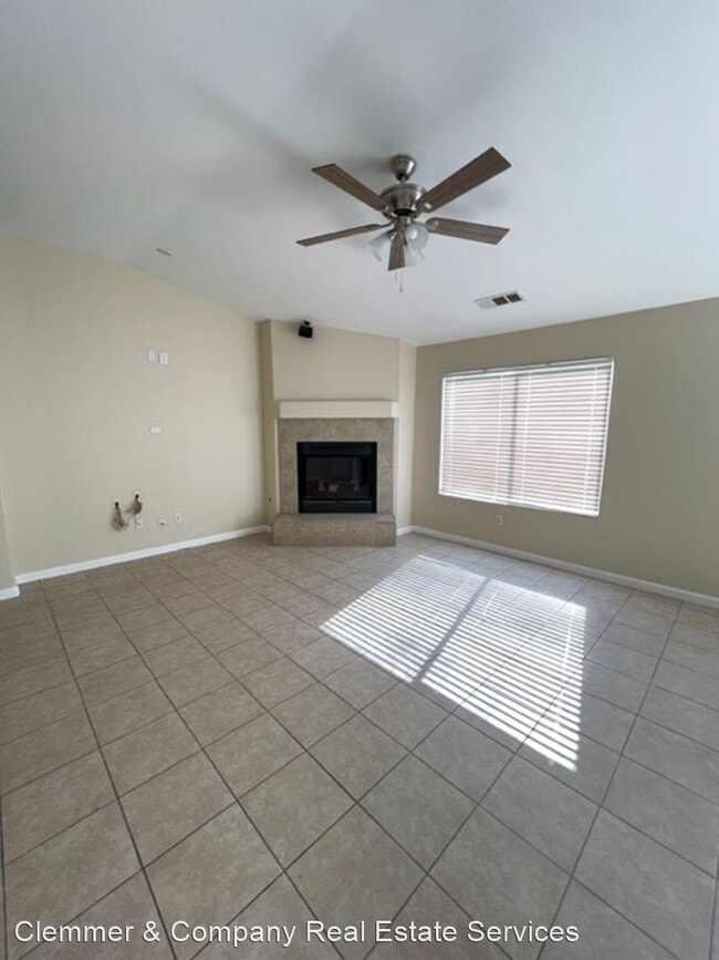 Foto del edificio - 4 br, 2 bath House - 2817 Tapo Ridge Dr.