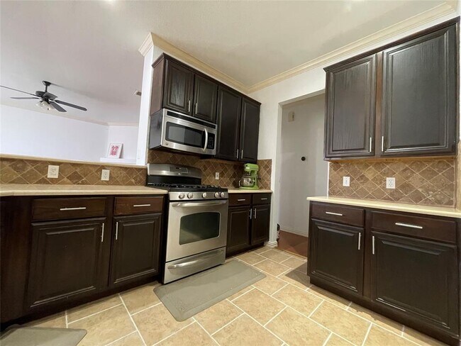 Building Photo - 6409 Ruxton Ln
