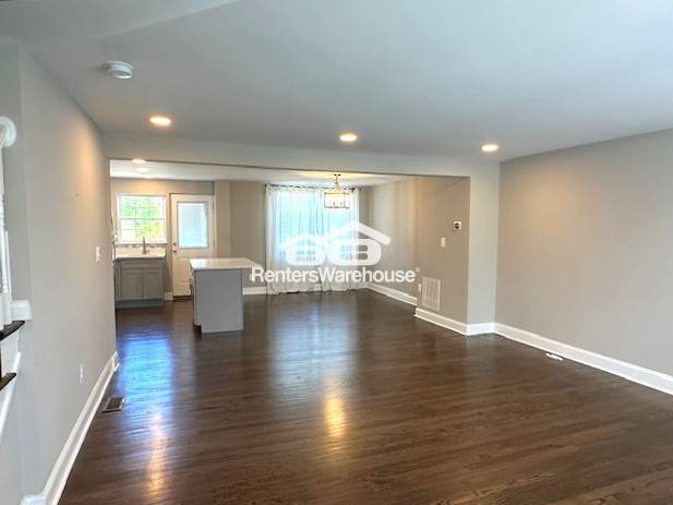 Building Photo - 1568 Cottage Ln