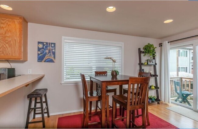 Foto del edificio - Fremont Townhome in Great Location!