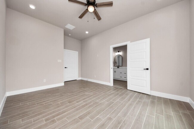 Building Photo - 11141 Rd 5503