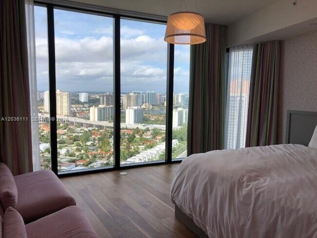 Foto del edificio - 18555 Collins Ave
