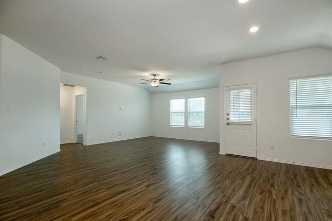Building Photo - 200 Coventry Dr