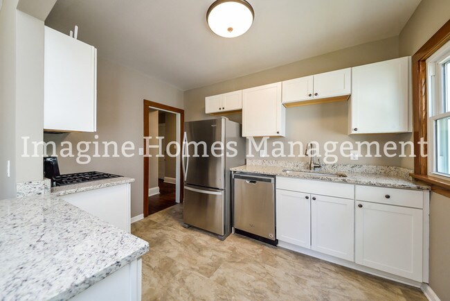 Building Photo - Newly Remodeled Duplex in Lakewood