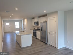 Building Photo - 114 RED LION Ct