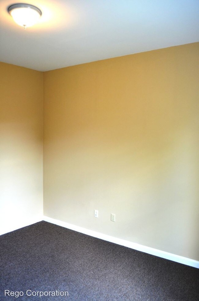 Building Photo - 105 Barbour St