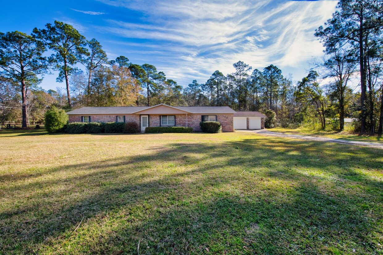 Foto principal - Country living on 2 acres in Cantonment