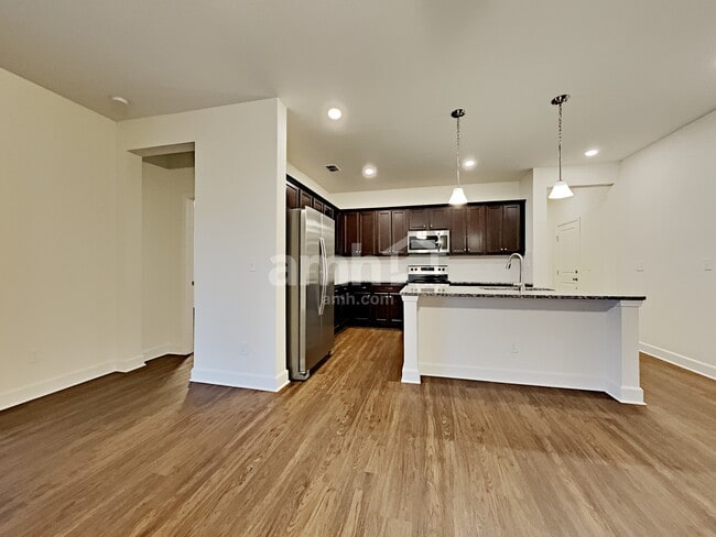 Foto del edificio - 450 Sandstone Dr