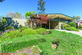 Building Photo - 739 Holly Oak Dr