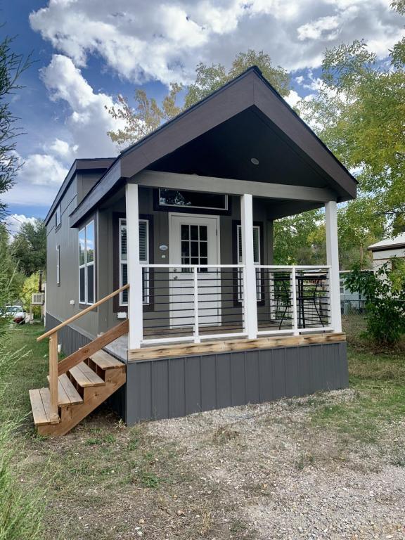 Building Photo - 401 S 1st St