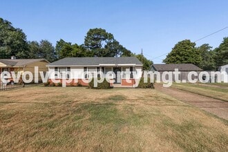Building Photo - 995 Avon Rd