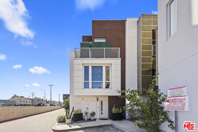 Foto del edificio - 2201 Polyscope Pl