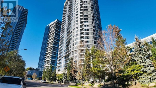 Building Photo - 151 Village Green Square