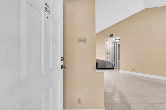 Photo - 3370 Pinewalk Dr N (Margate, FL) Apartment