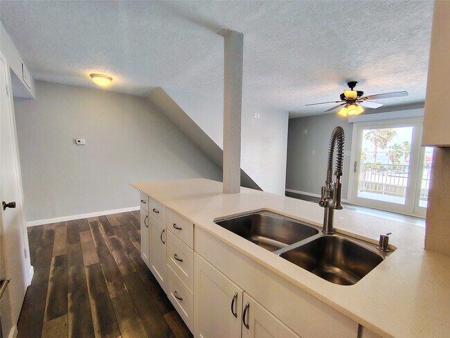 Foto del edificio - 205 Yacht Club Ln