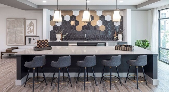 Foto del edificio - 10800 Hammerly Blvd