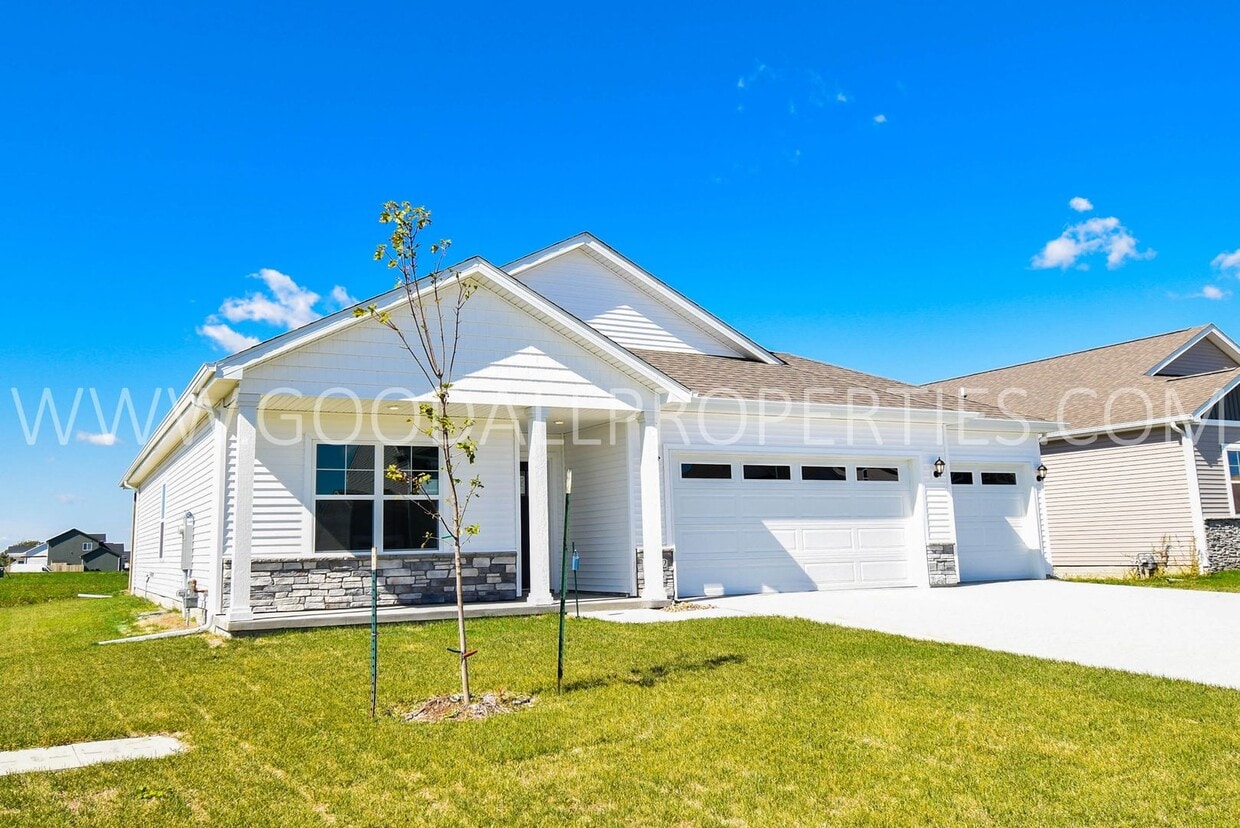 Primary Photo - 4 Bed 2 Bath Home in the Waukee School Dis...