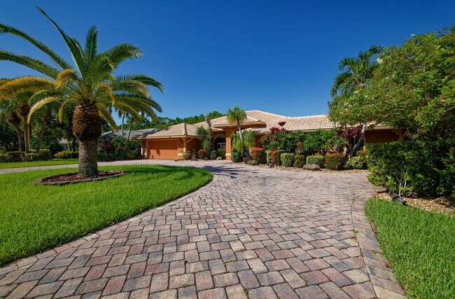 Foto del edificio - Tranquil Lakefront Living in the Heart of ...