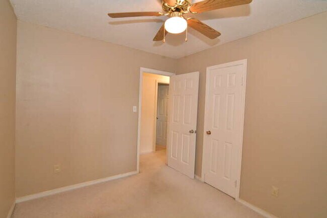 Foto del edificio - 1020 Tealwood Dr