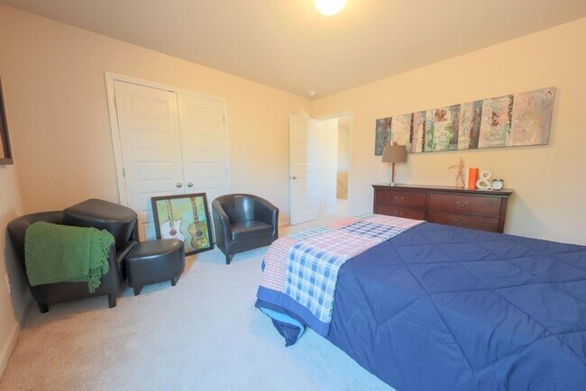 Foto del edificio - 5036 Vine Ln
