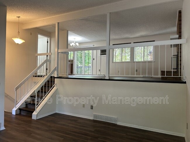 Building Photo - 10860 Stuart Cir