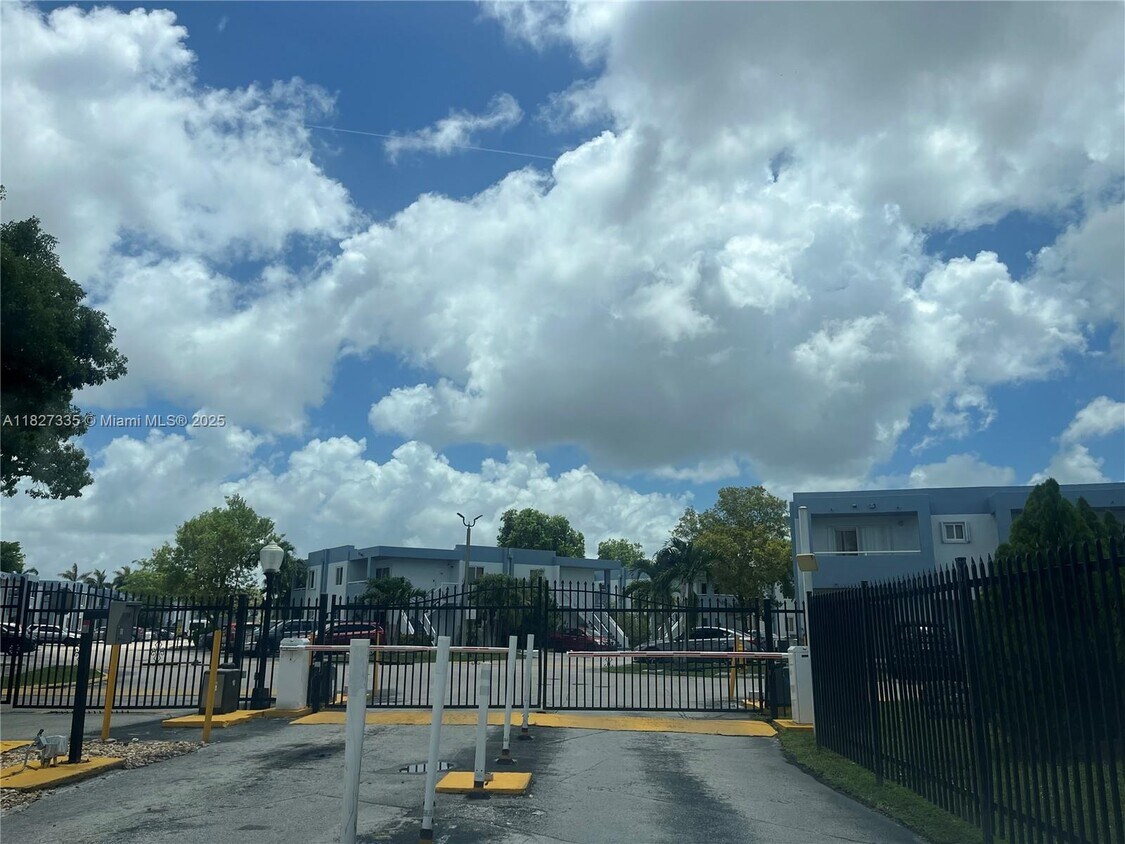 Foto del edificio - 6214 SW 131st Ct