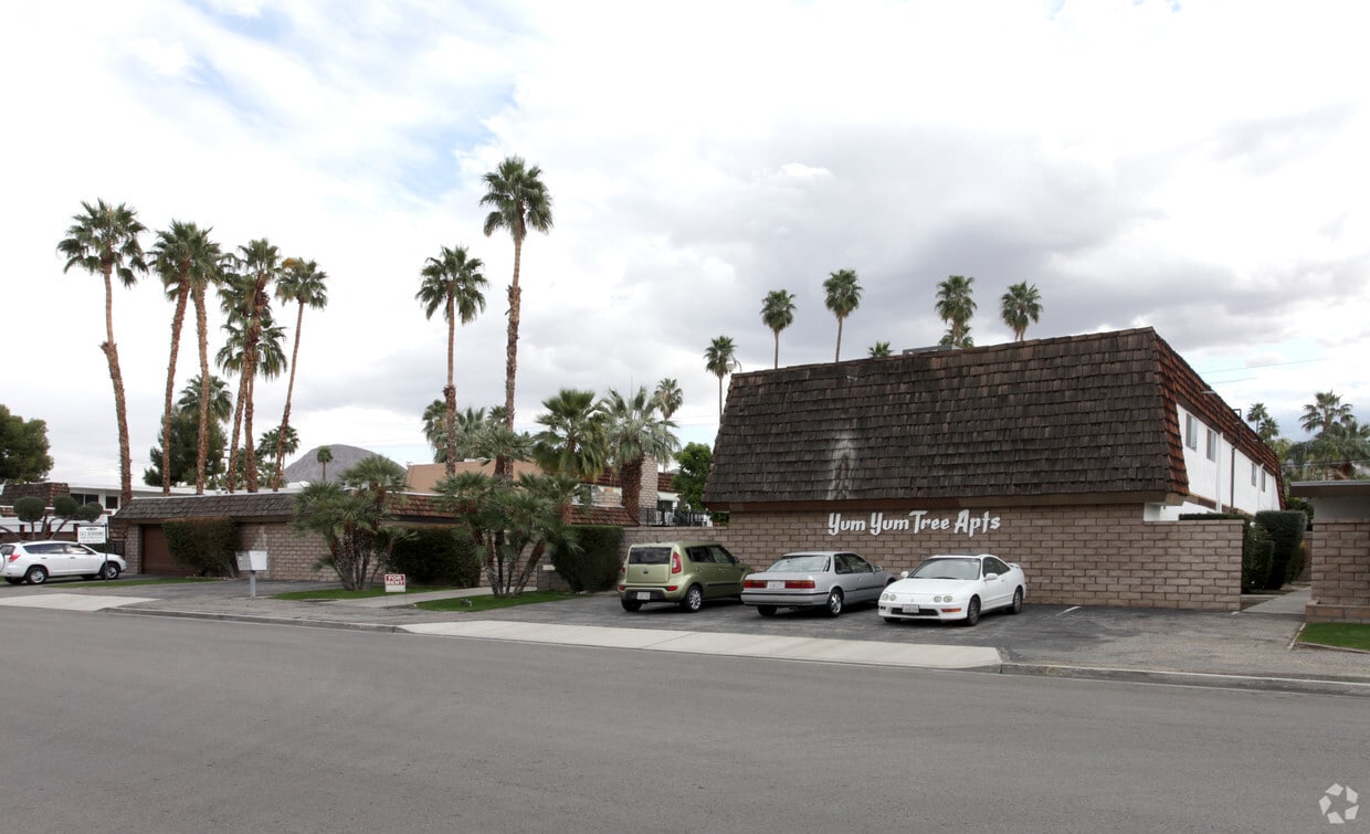 Primary Photo - Yum Yum Apartments