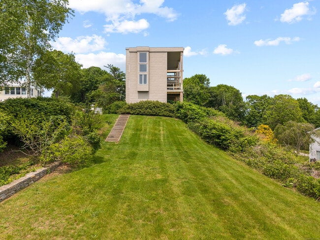 Foto del edificio - 70 Prospect Hill Rd