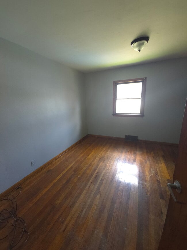 Building Photo - 164 N Hazelwood Ave