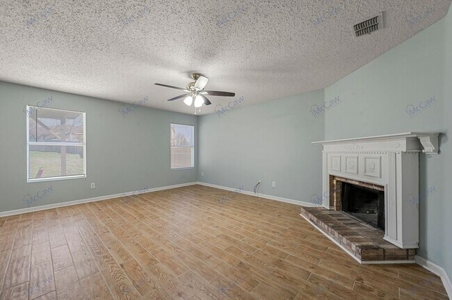 Building Photo - 8009 Canoe Ridge Ln